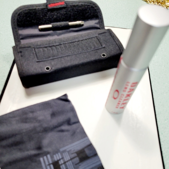 Oakley Other - Oakley cleaning kit